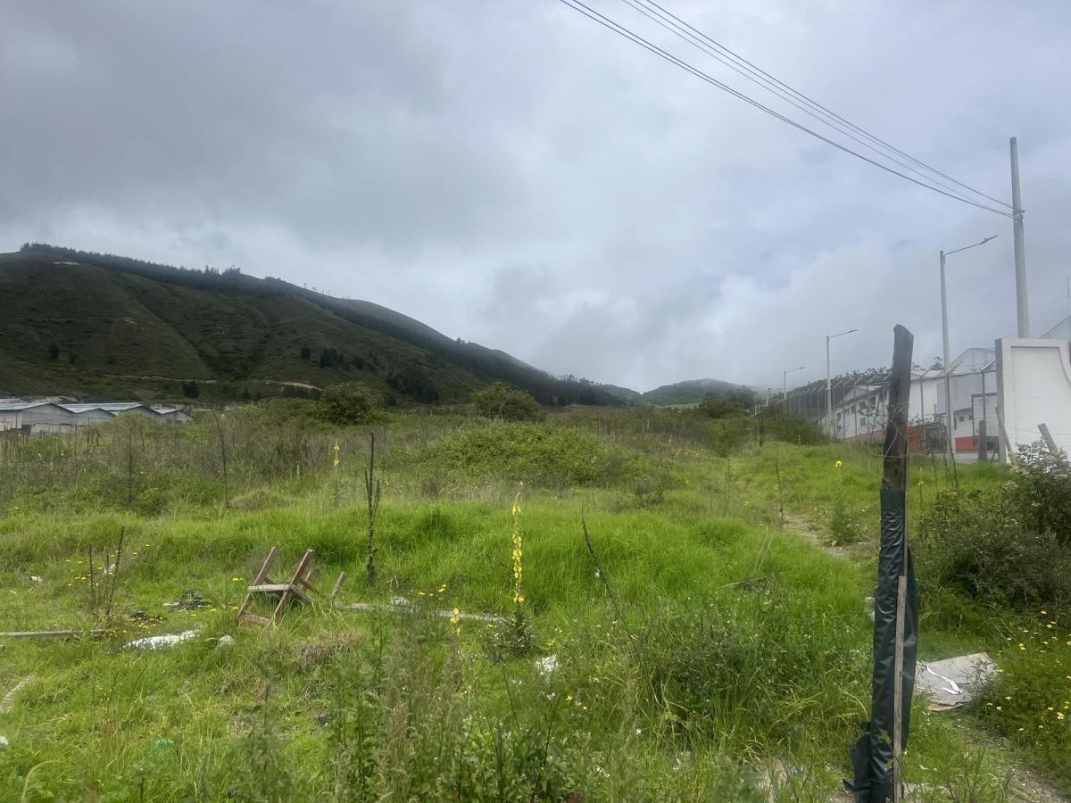 Mitad del Mundo Terreno de Venta Industrial — imagen 10