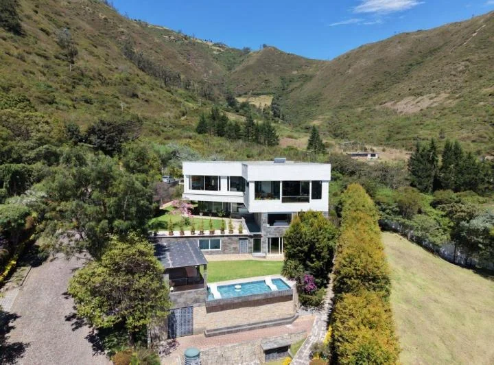 Elegante Casa Moderna de Venta con Vista Panorámica en Pacho Salas – Ilaló Tumbaco / Cumbayá — imagen 1