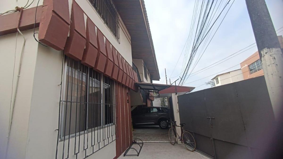 En Venta Casa Rentera con Piscina - Cdla Albatros - Kennedy (Alexca), Guayas — imagen 9