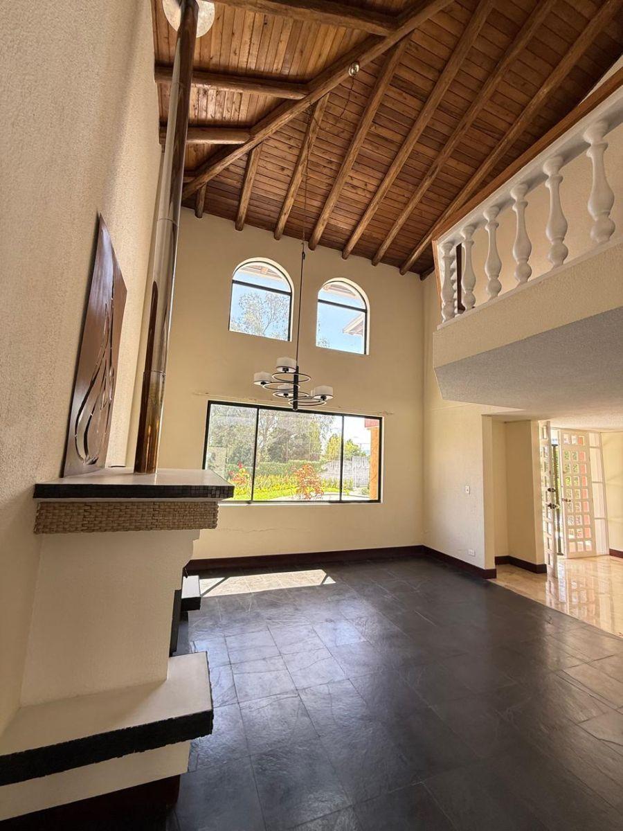 Casa Totalmente Remodelada, 4 Habitaciones, Urbanización Campo Alegre, Monteserrin — imagen 7