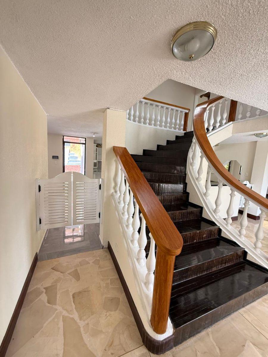 Casa Totalmente Remodelada, 4 Habitaciones, Urbanización Campo Alegre, Monteserrin — imagen 5