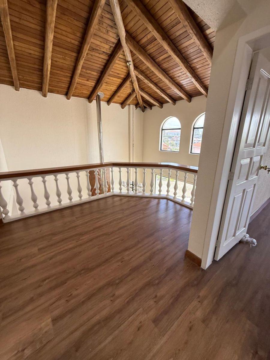 Casa Totalmente Remodelada, 4 Habitaciones, Urbanización Campo Alegre, Monteserrin — imagen 2
