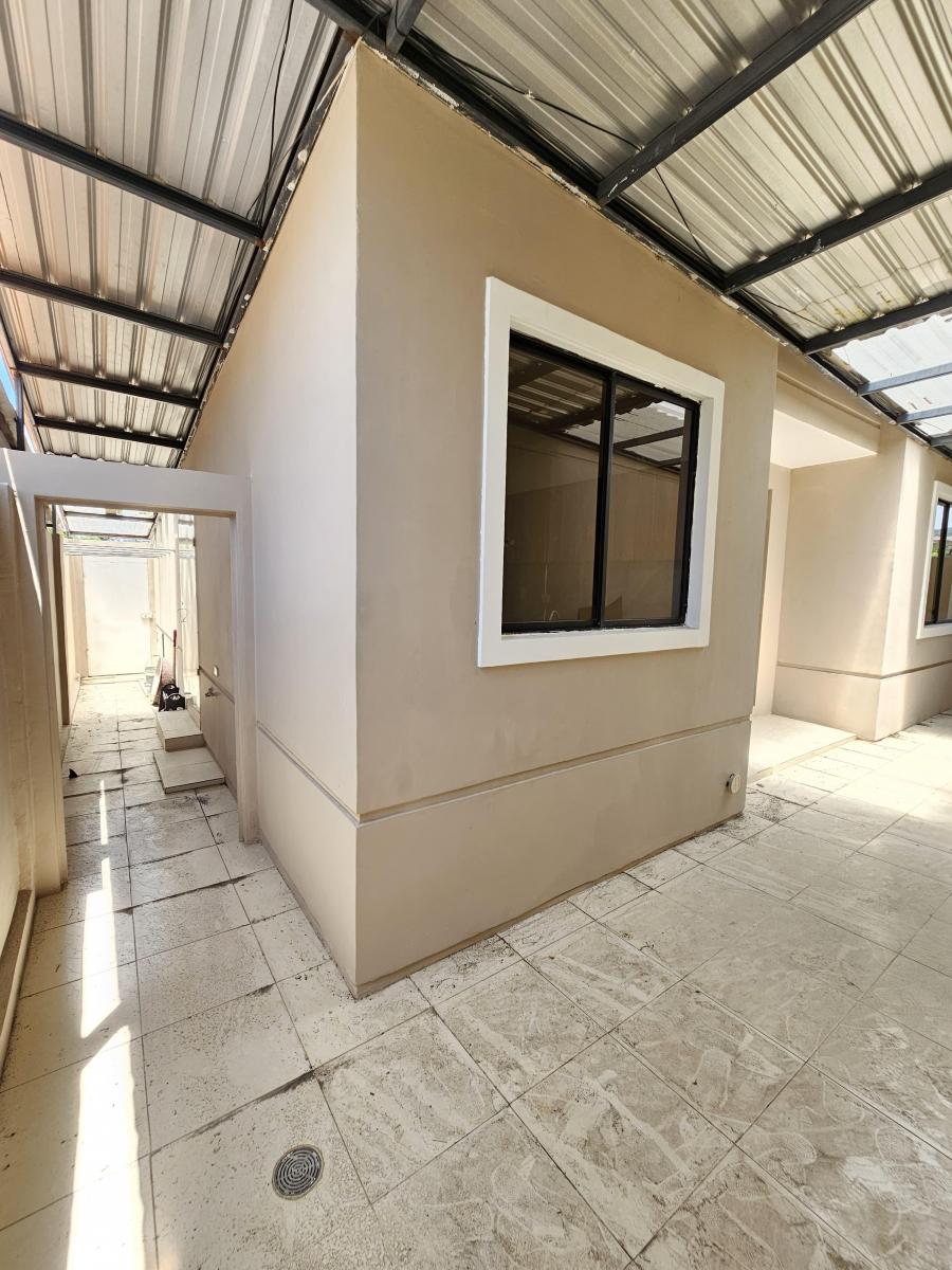 En Venta Casa en La Urbanizacion Portofino - Via a La Costa, Guayas — imagen 3