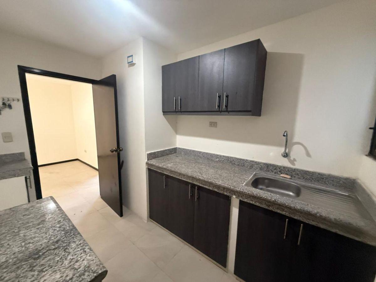 Casa en Venta Urbanizacion La Rioja Etapa Asturias Via a La Aurora, Guayas — imagen 5