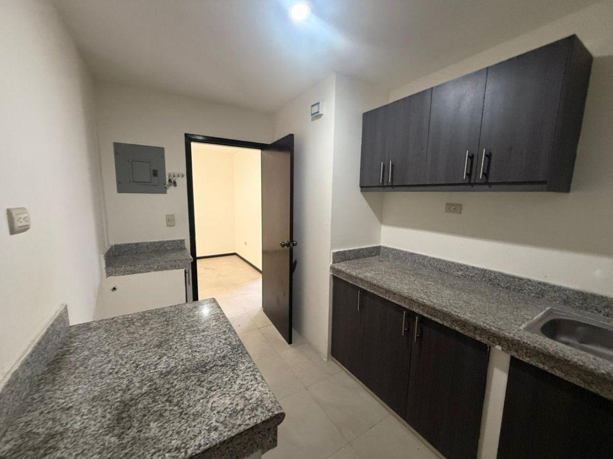 Casa en Venta Urbanizacion La Rioja Etapa Asturias Via a La Aurora, Guayas — imagen 4