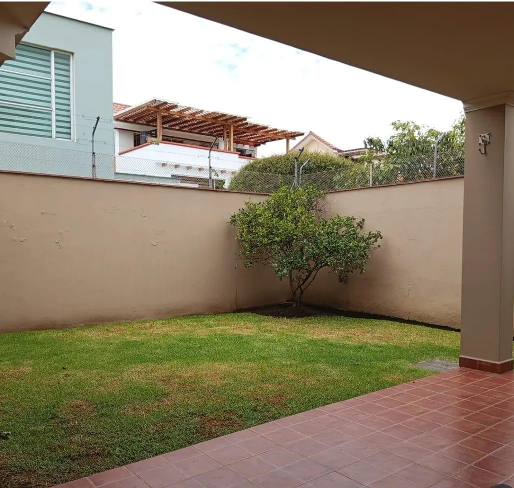 Venta Casa 4 Dorm. y Suite en La Primavera, Cumbaya — imagen 8