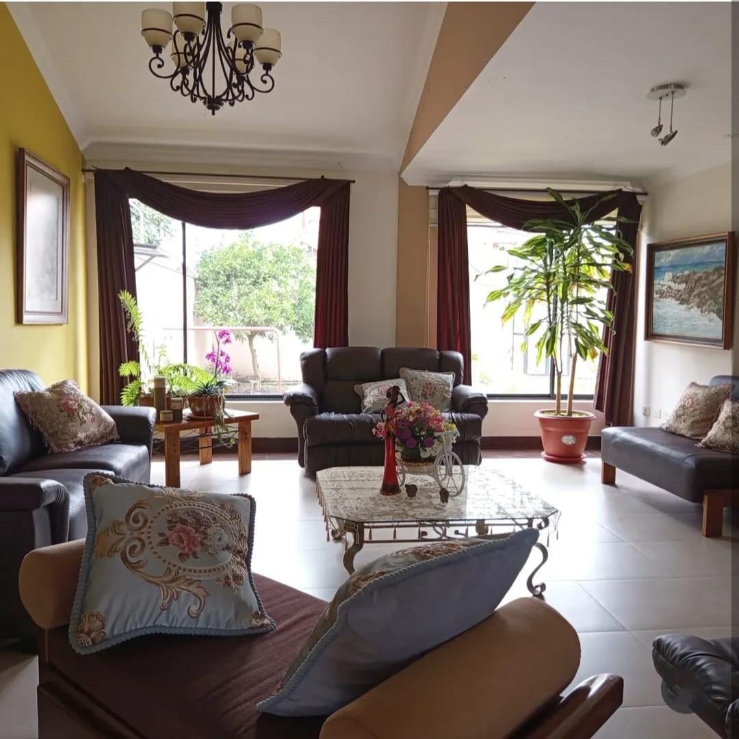 Venta Casa 4 Dorm. y Suite en La Primavera, Cumbaya — imagen 2