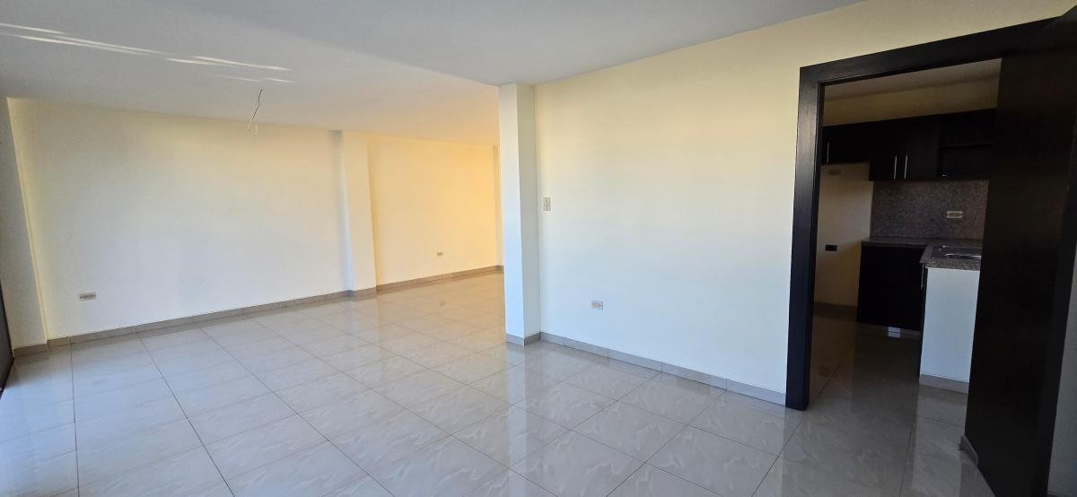 Vendo Casa Cerca del Centro Comercial El Dorado 3 Dorm. en Mallorca Village, Guayas — imagen 9