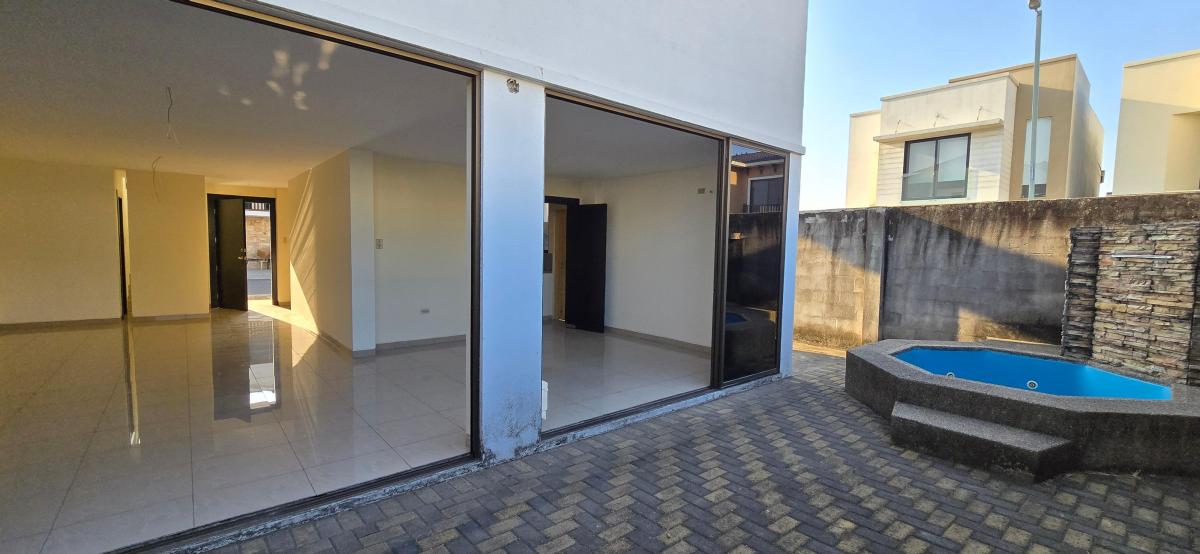 Vendo Casa Cerca del Centro Comercial El Dorado 3 Dorm. en Mallorca Village, Guayas — imagen 8