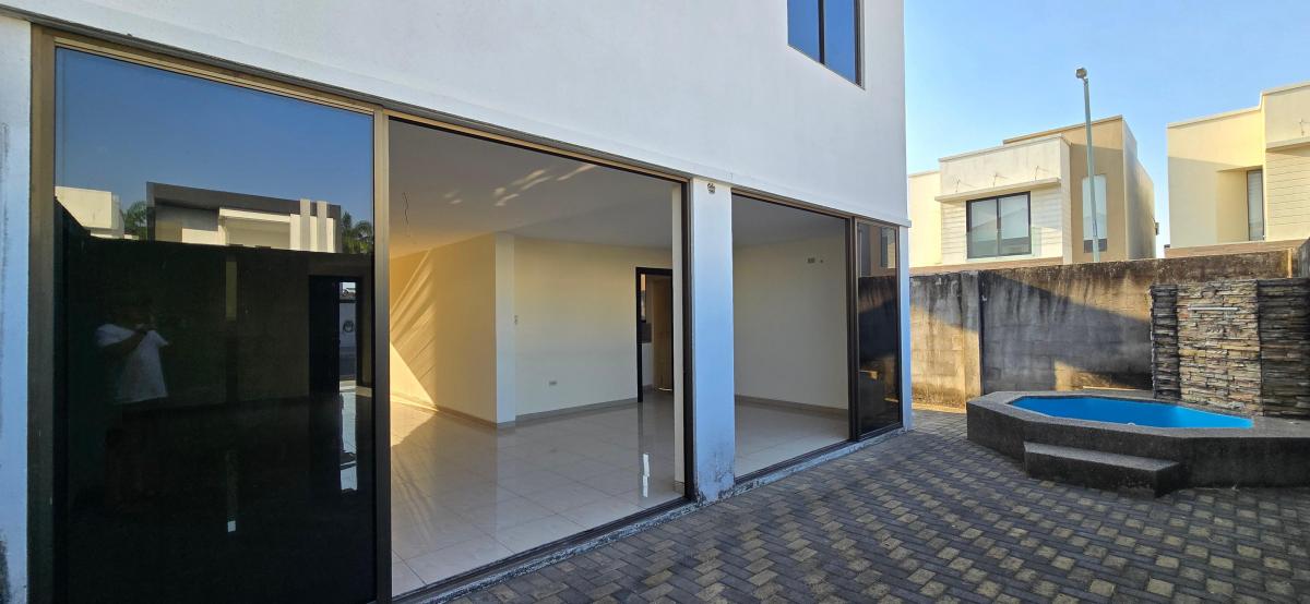 Vendo Casa Cerca del Centro Comercial El Dorado 3 Dorm. en Mallorca Village, Guayas — imagen 7
