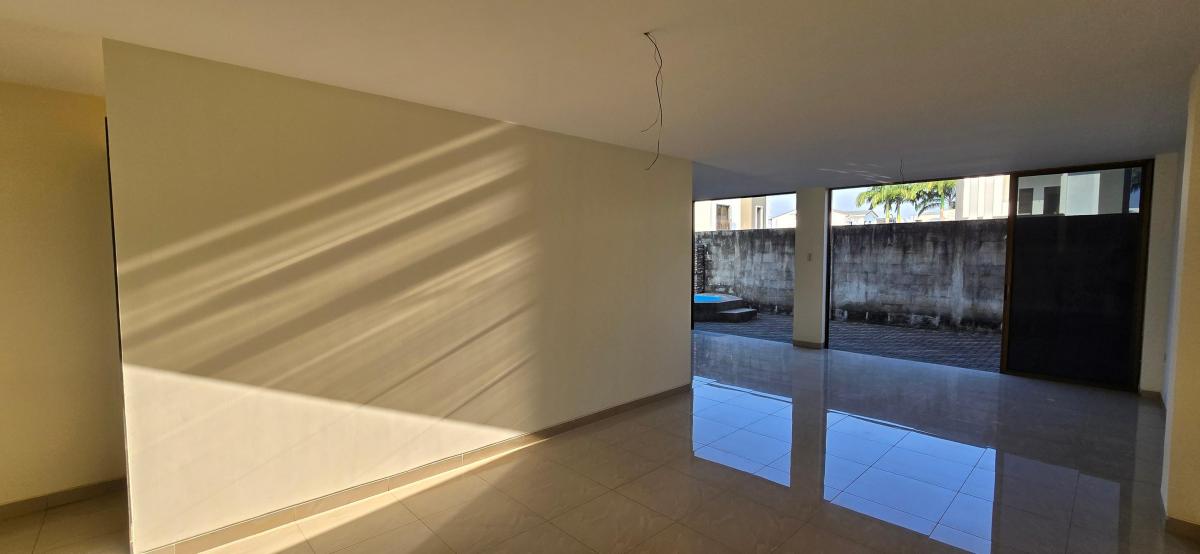 Vendo Casa Cerca del Centro Comercial El Dorado 3 Dorm. en Mallorca Village, Guayas — imagen 6