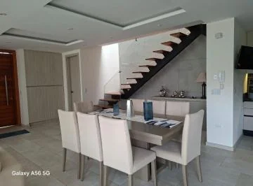 Casa con 2 Recámaras en Venta en Urbanización Juan Montalvo de Nayón, 287 m² Terreno — imagen 2