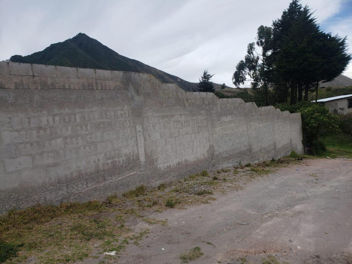 Terreno en Venta Mitad del Mundo Pululaua Todos Los Servicios — imagen 2