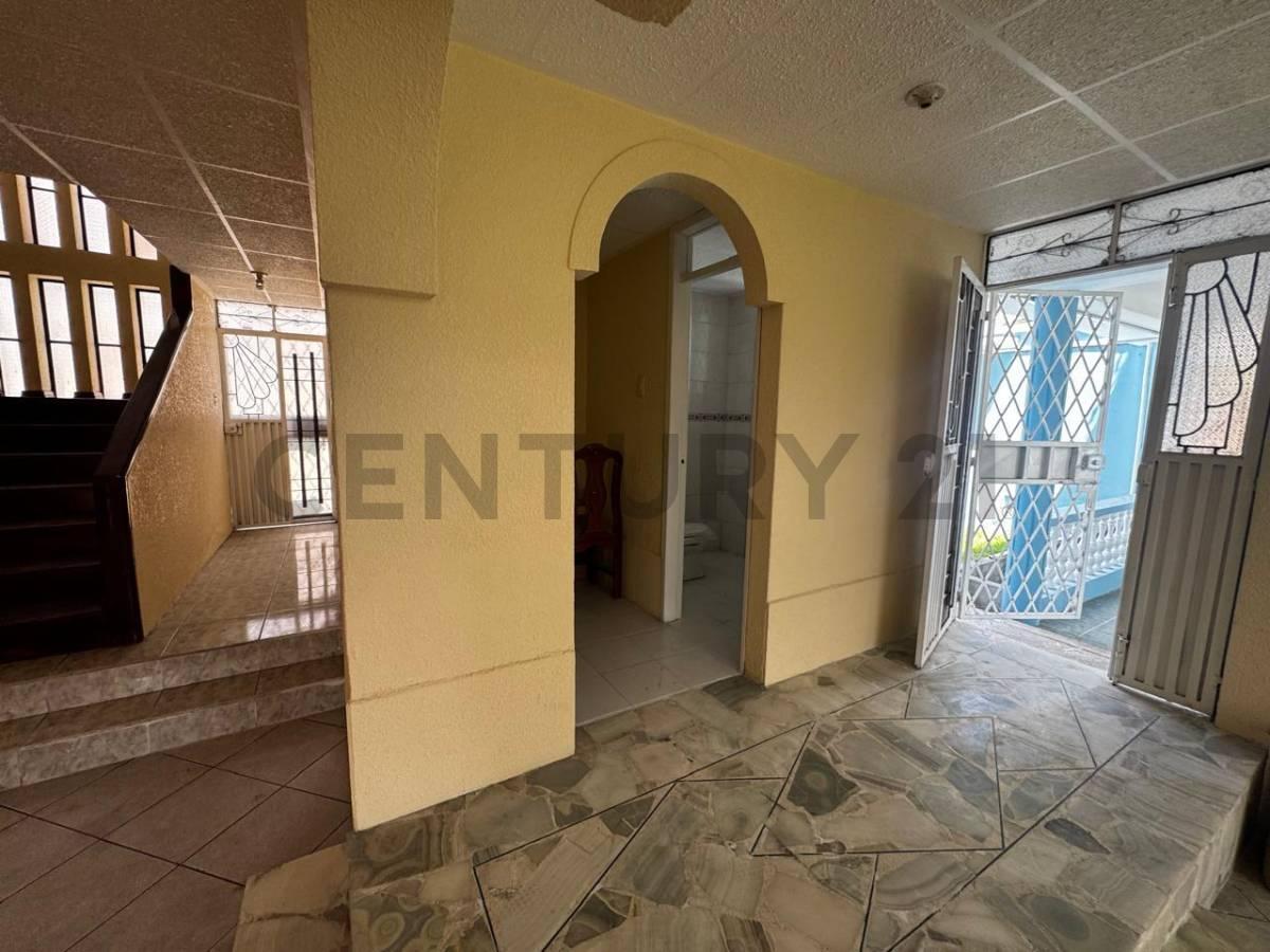 Casa Familiar en Venta de 4 Dorm. en Conocoto, Sector Santa María — imagen 5