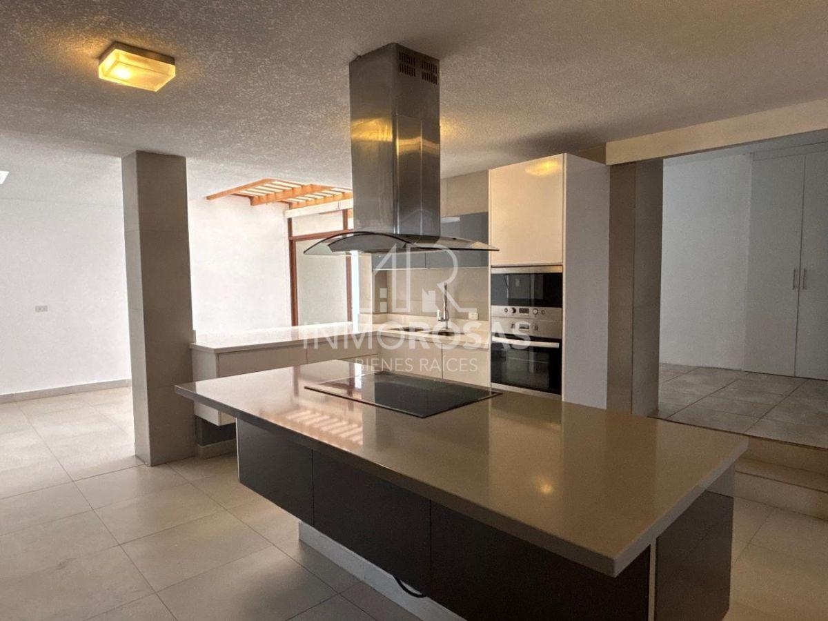 Vendo Amplio Departamento $175.000 Urb. El Condado 240 m² con 3 Dorm. y 2 Parq — imagen 9