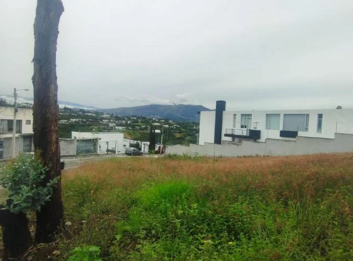 En Venta Exclusivo Terreno Espectacular en Nayon — imagen 1