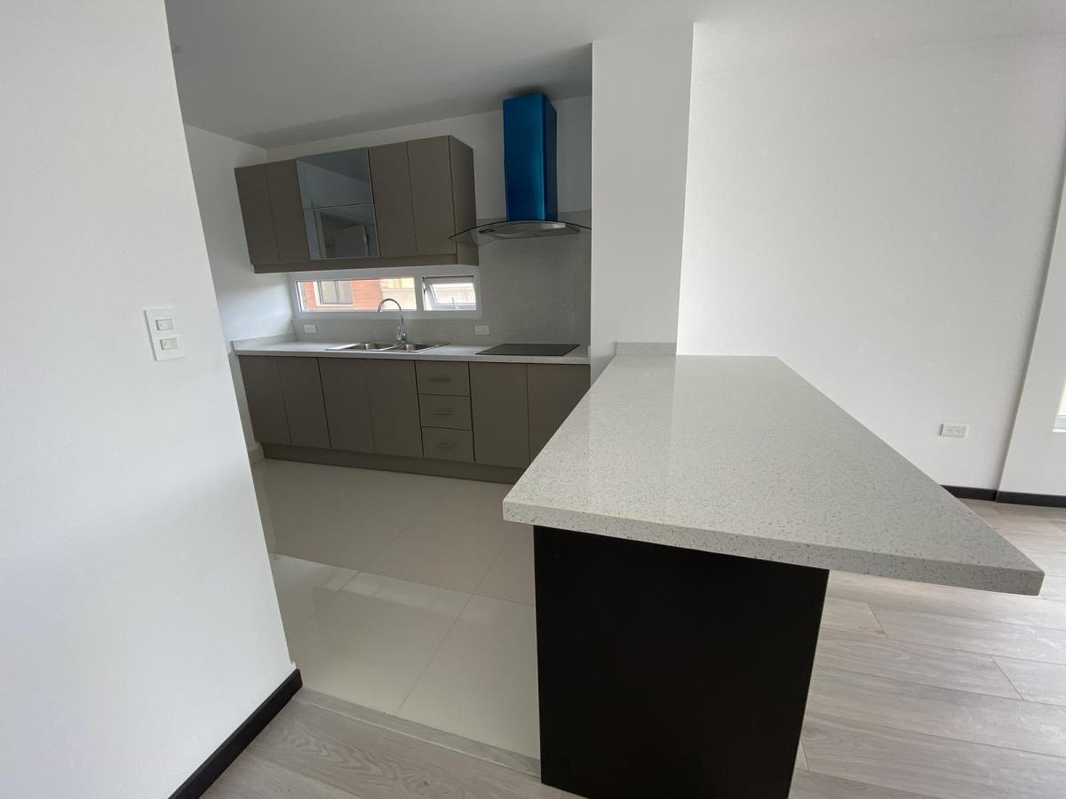 Departamento de Venta 3 Dorm. en Monteserrín, Quito — imagen 9