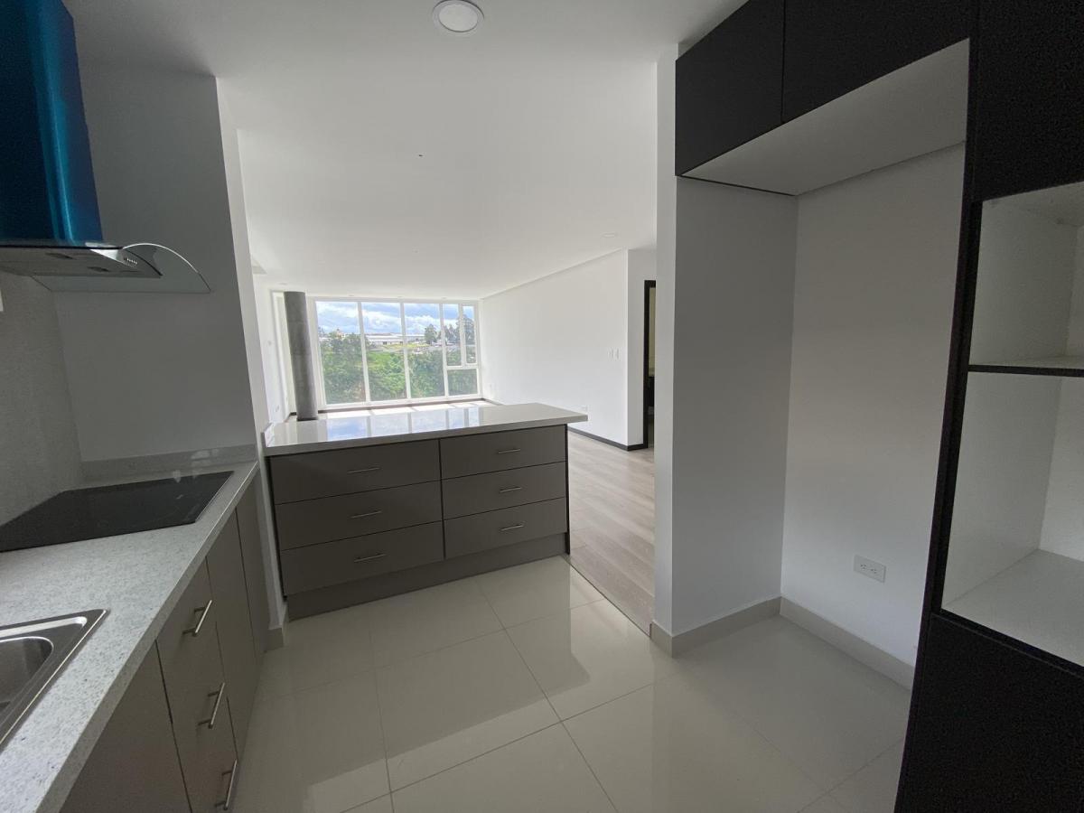 Departamento de Venta 3 Dorm. en Monteserrín, Quito — imagen 2