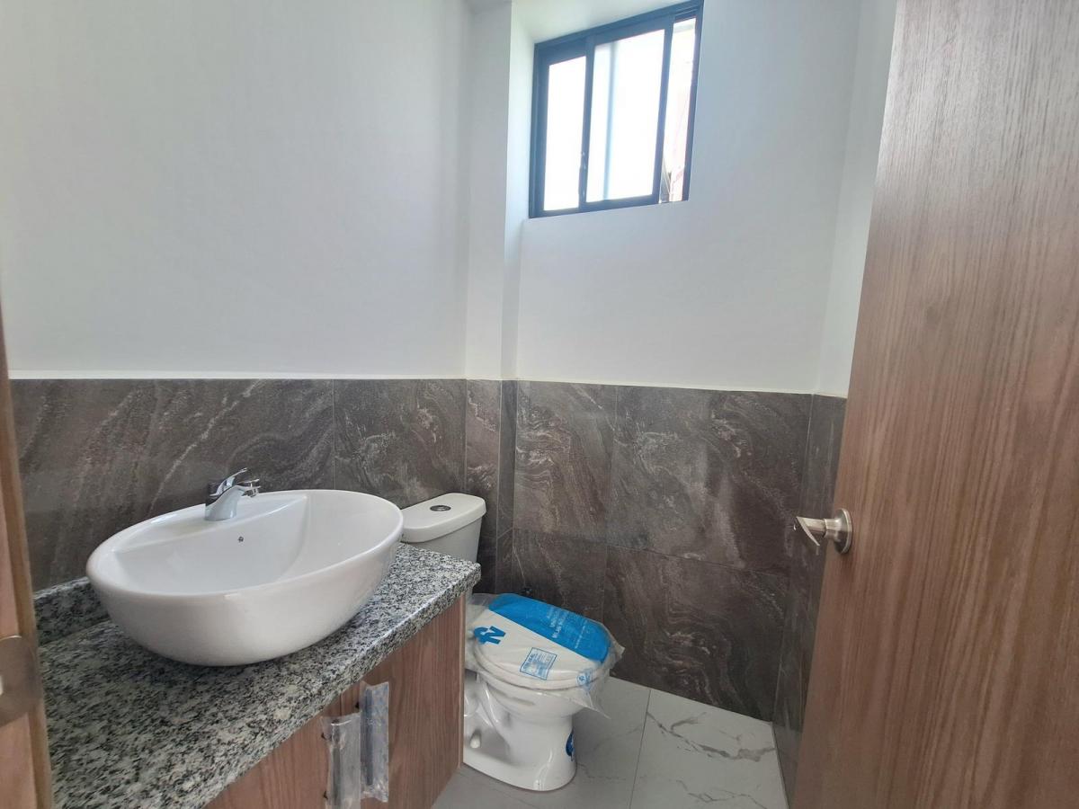 Suite de Venta, con Parqueadero, en Llano Grande — imagen 7