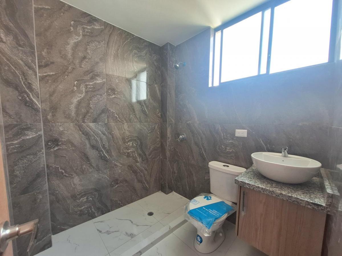 Suite de Venta, con Parqueadero, en Llano Grande — imagen 2
