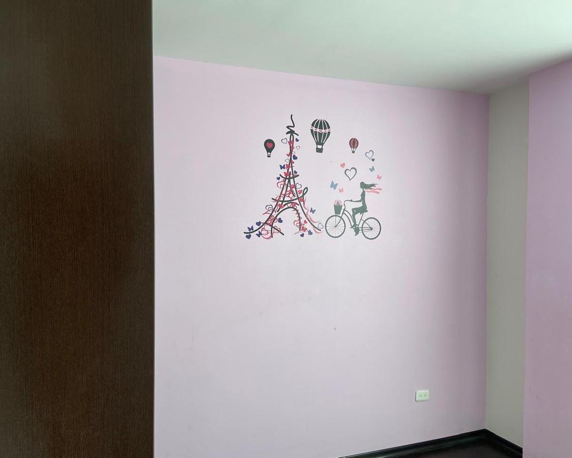 Vendo Departamento de 3d. en Santa Lucía (Quito, Excelente Precio) — imagen 2