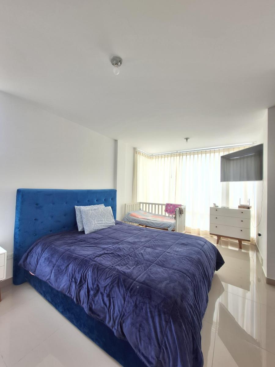 Dentro de Urb. con Seguridad Amplia y Bonita Casa en Venta — imagen 7