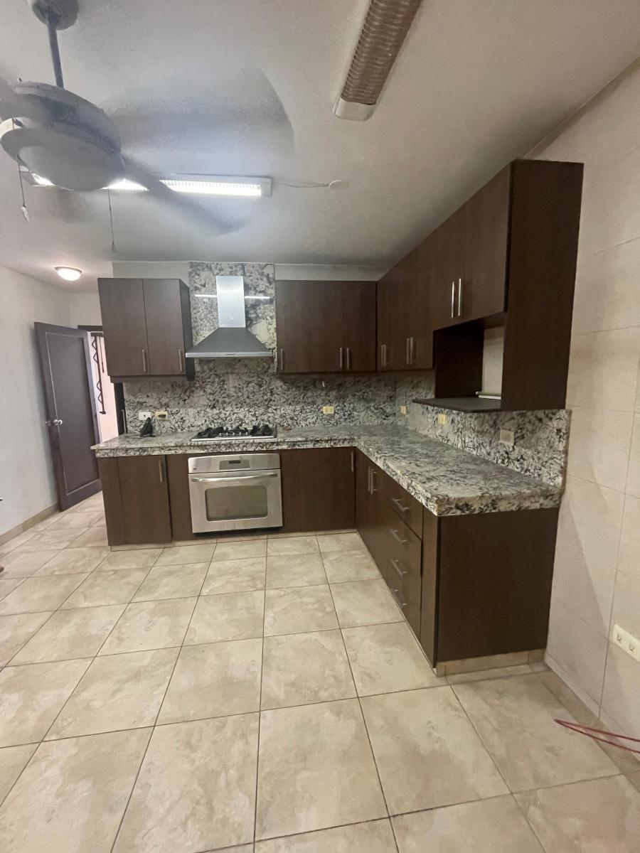 En Venta Casa de 3 Dorm. con Patio, Ubicada en Los Ceibos, Guayas — imagen 10