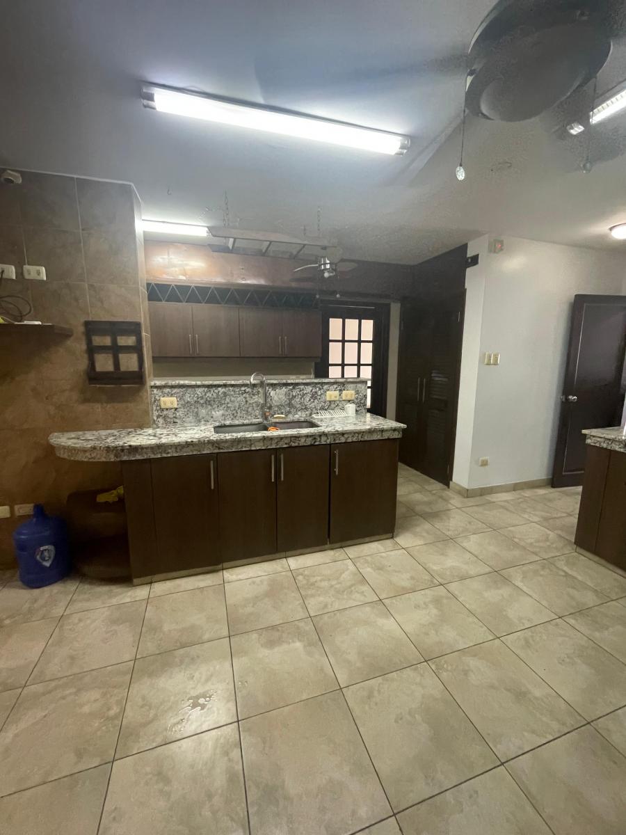 En Venta Casa de 3 Dorm. con Patio, Ubicada en Los Ceibos, Guayas — imagen 9