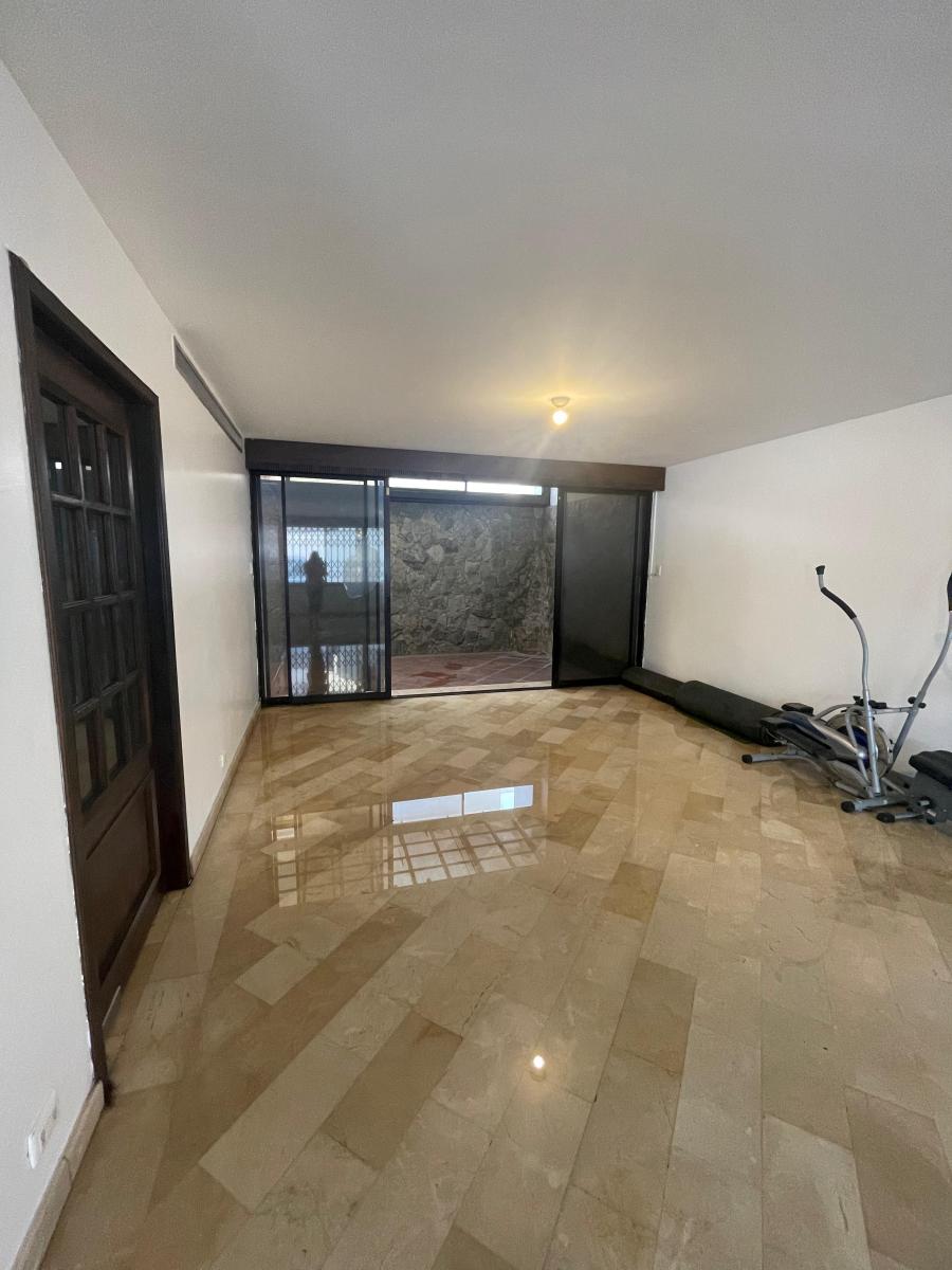 En Venta Casa de 3 Dorm. con Patio, Ubicada en Los Ceibos, Guayas — imagen 7