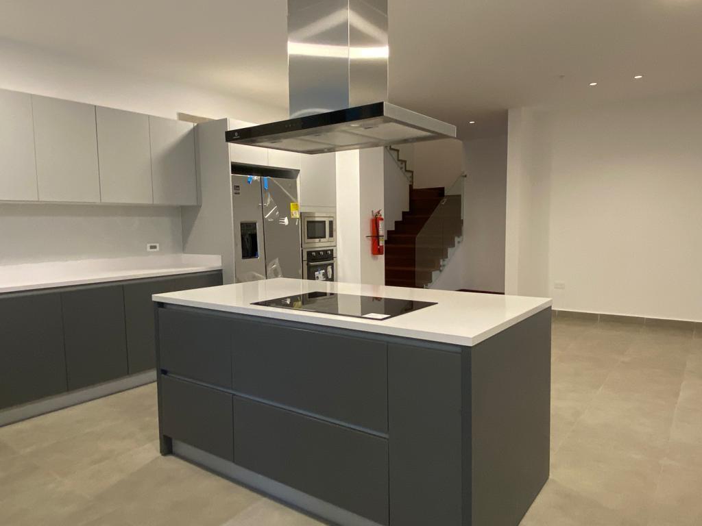 Renta $3.153 Dúplex de Lujo 331 m² a Estrenar con 4 Parq. Sector González Suárez — imagen 9