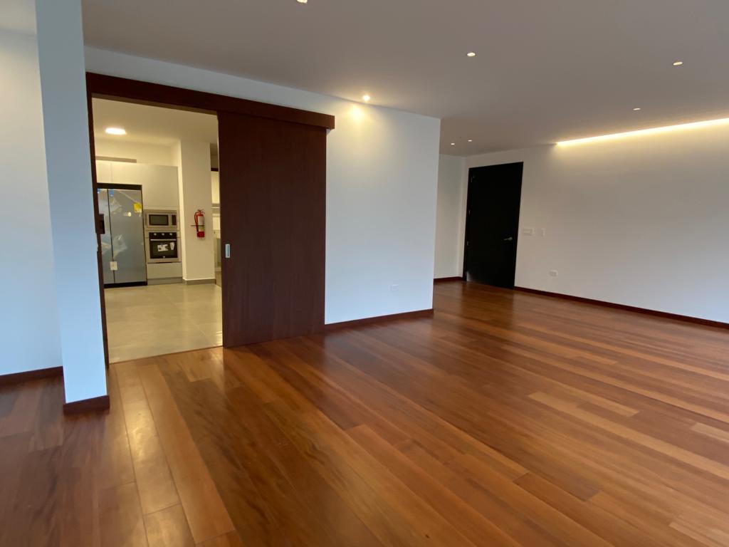 Renta $3.153 Dúplex de Lujo 331 m² a Estrenar con 4 Parq. Sector González Suárez — imagen 7