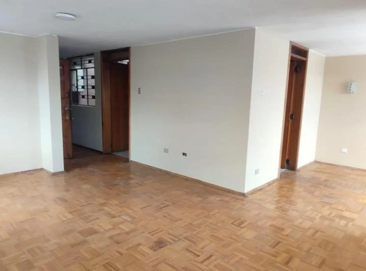 Venta Casa Rentera de 6 Departamentos Sector La Villaflora — imagen 1