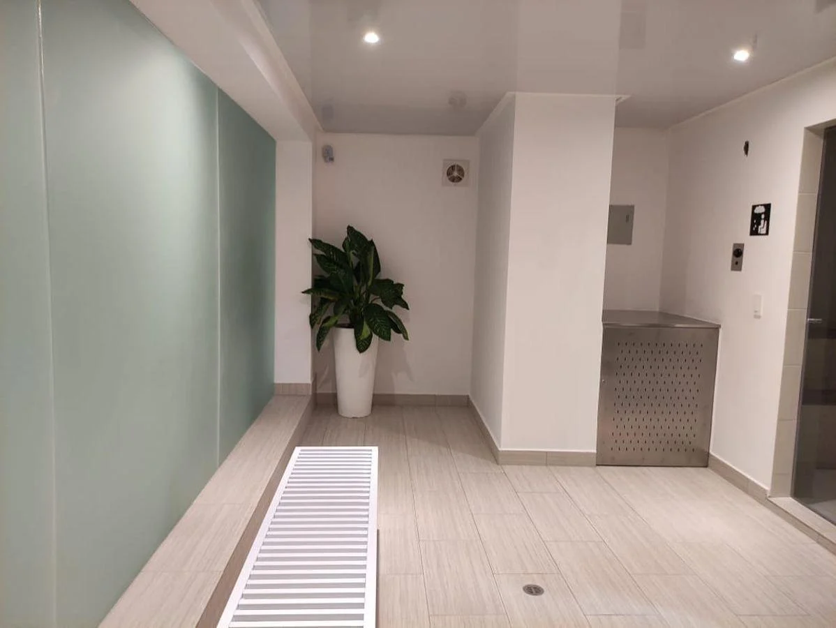 Estudio en Renta Amoblado con Parqueadero Edificio con Piscina — imagen 3