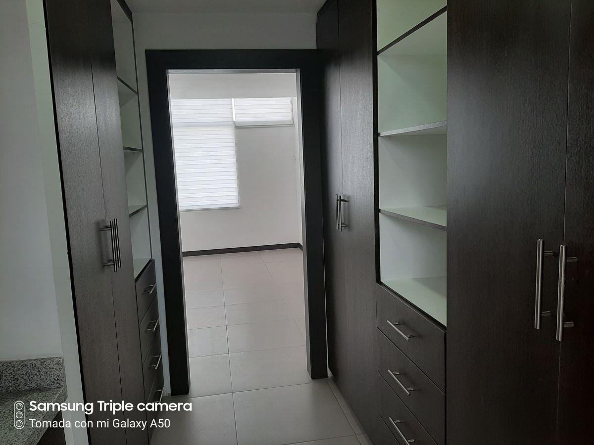 Cerca Al Supermaxi - Coral Hermosa Casa 3 Dorm. con Baños — imagen 2