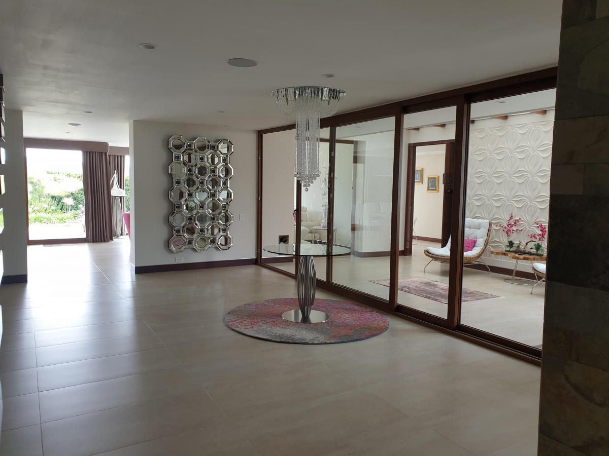 Hermosa y Exclusiva Casa de Venta en Cumbaya Urbanizacion — imagen 10
