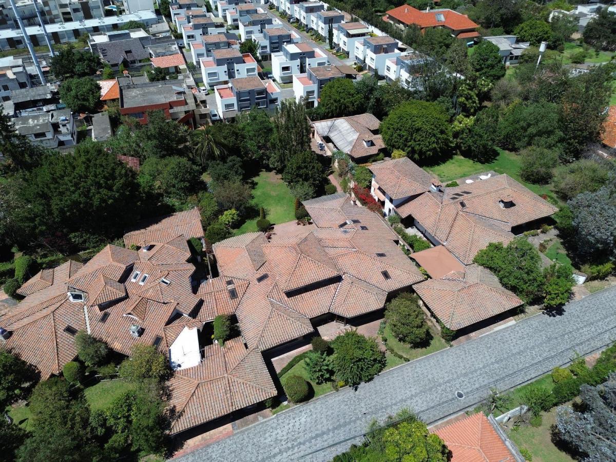 Casa de Venta Estilo Rústico Dentro de Urbanización, Sector Cununyacu. Gran Jardín, Oportunidad — imagen 9