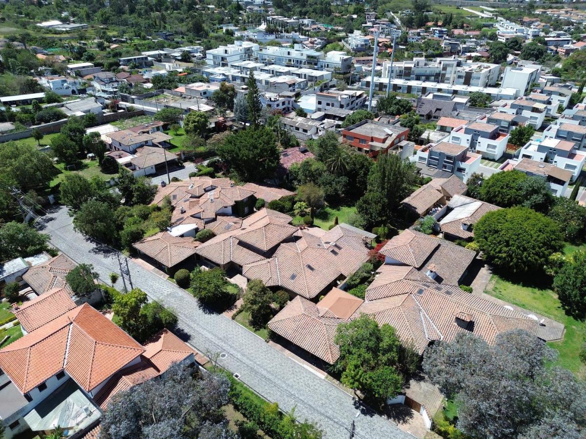 Casa de Venta Estilo Rústico Dentro de Urbanización, Sector Cununyacu. Gran Jardín, Oportunidad — imagen 8