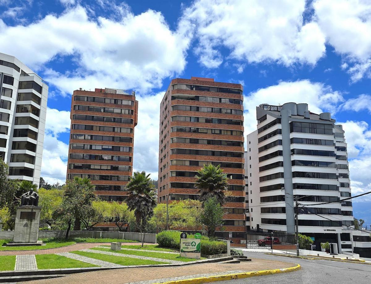 Departamento en González Suárez — imagen 10