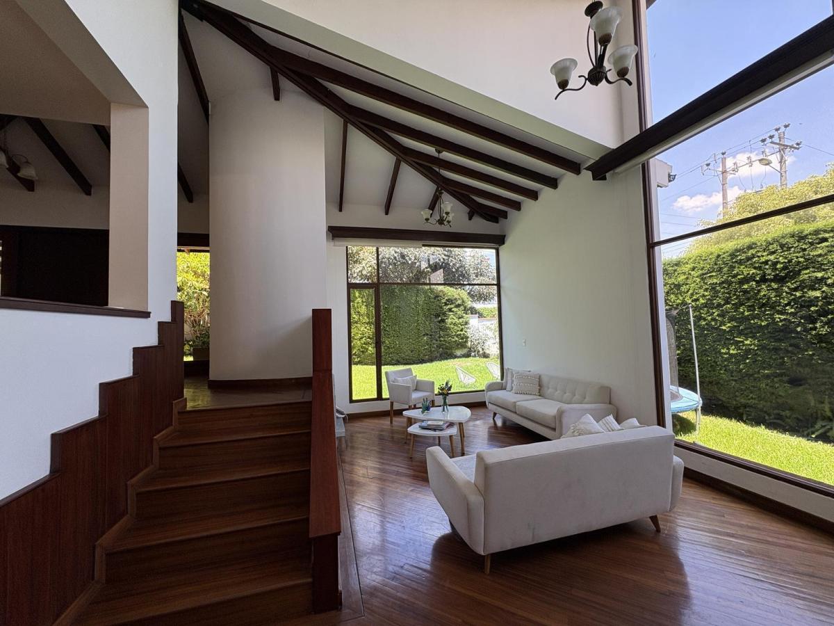 Vendo Casa Independiente Reservorio de Cumbaya Dentro de Urbanización — imagen 7