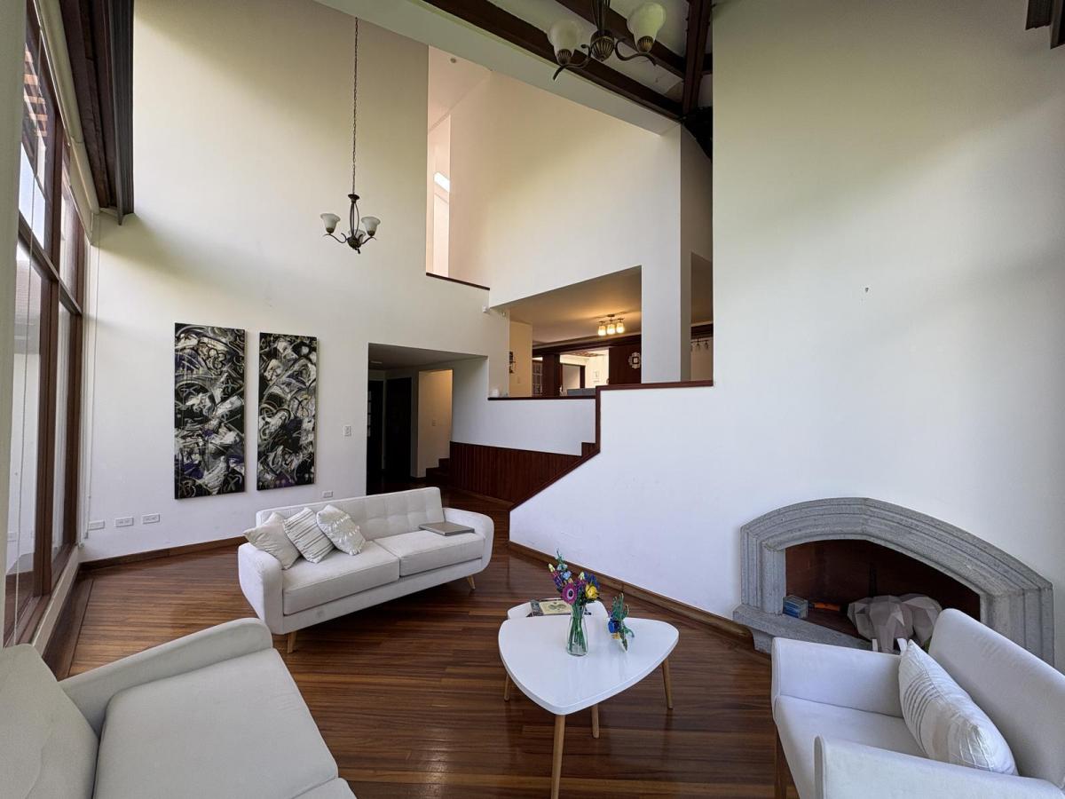 Vendo Casa Independiente Reservorio de Cumbaya Dentro de Urbanización — imagen 6