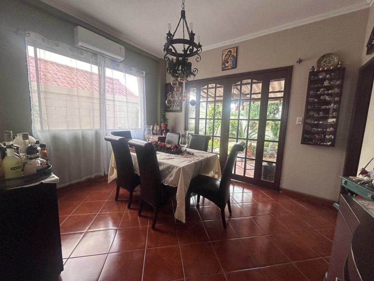 Casa en Venta en Ceibos Norte | Frente a Parque | Amplio Patio y Terraza, Guayas — imagen 10