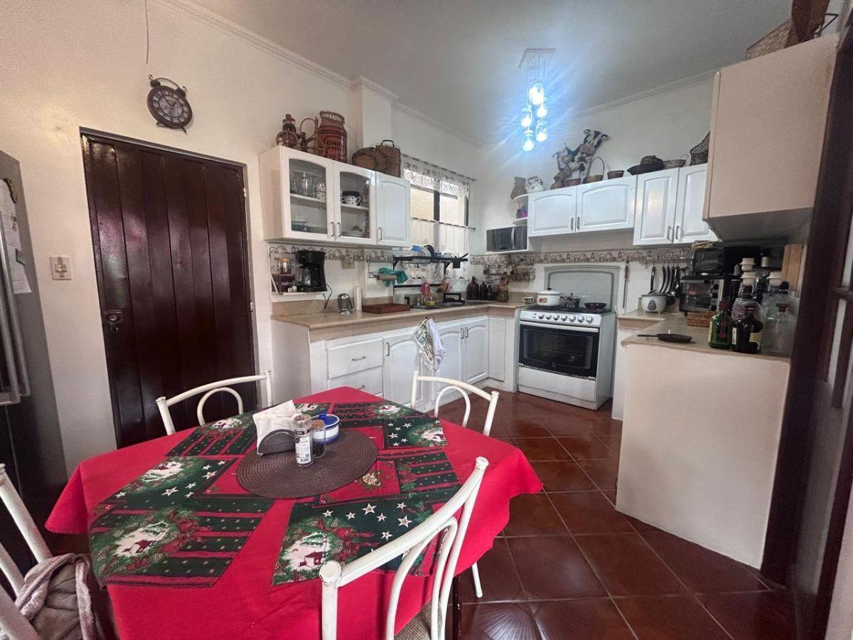 Casa en Venta en Ceibos Norte | Frente a Parque | Amplio Patio y Terraza, Guayas — imagen 9