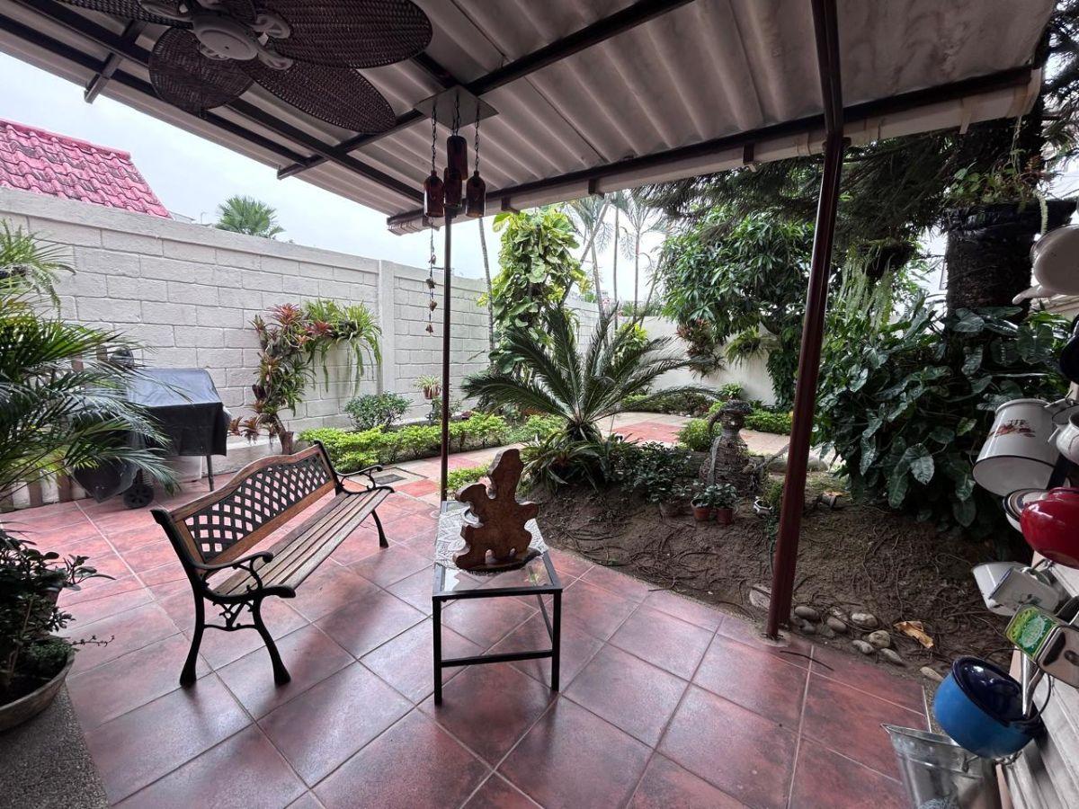 Casa en Venta en Ceibos Norte | Frente a Parque | Amplio Patio y Terraza, Guayas — imagen 8