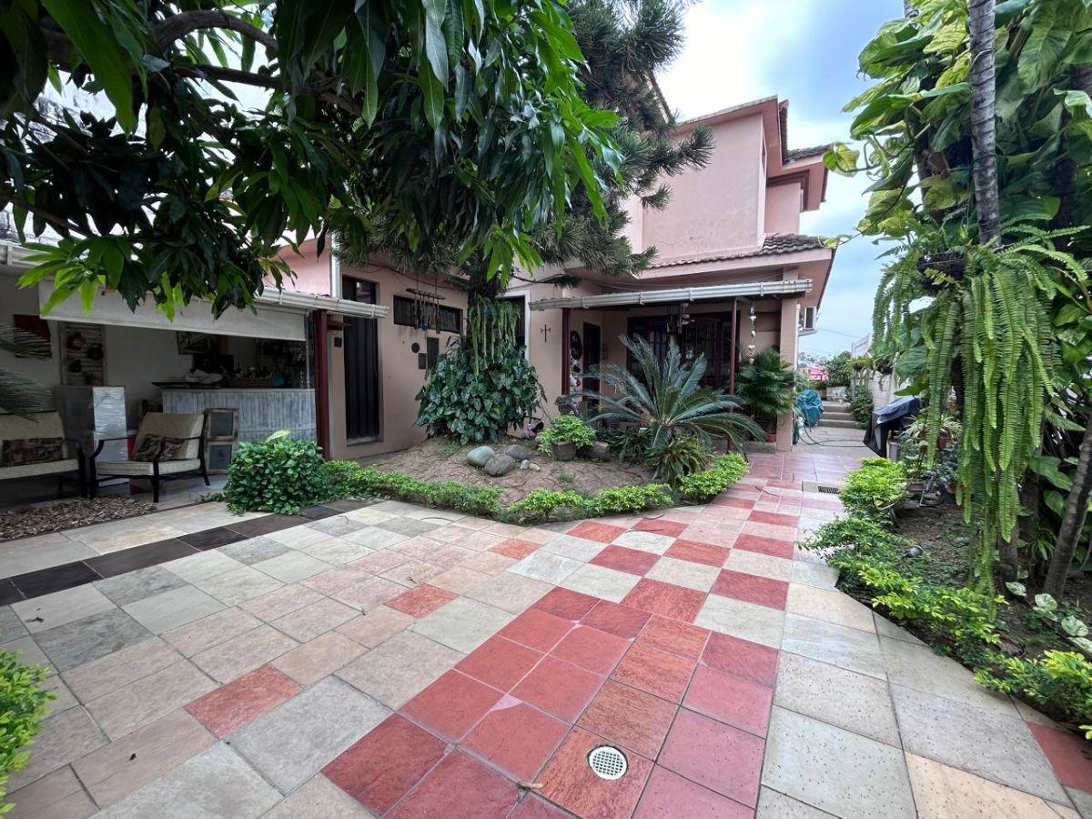 Casa en Venta en Ceibos Norte | Frente a Parque | Amplio Patio y Terraza, Guayas — imagen 6
