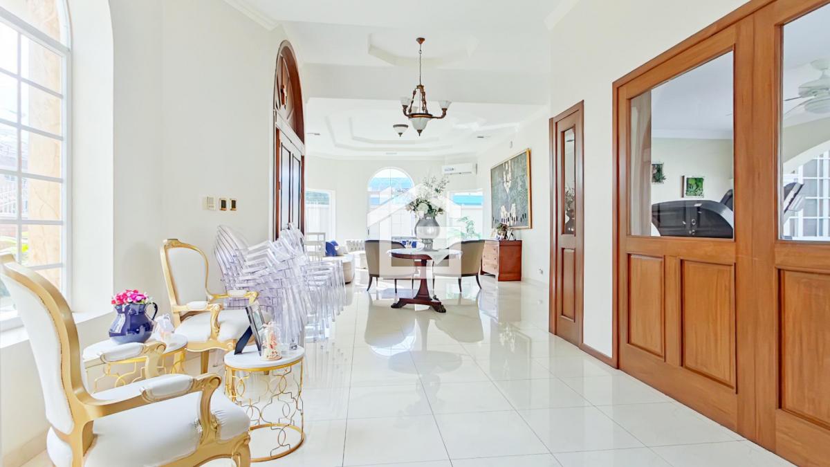Casa en Venta con Piscina en La Carolina, Machala, El Oro — imagen 2