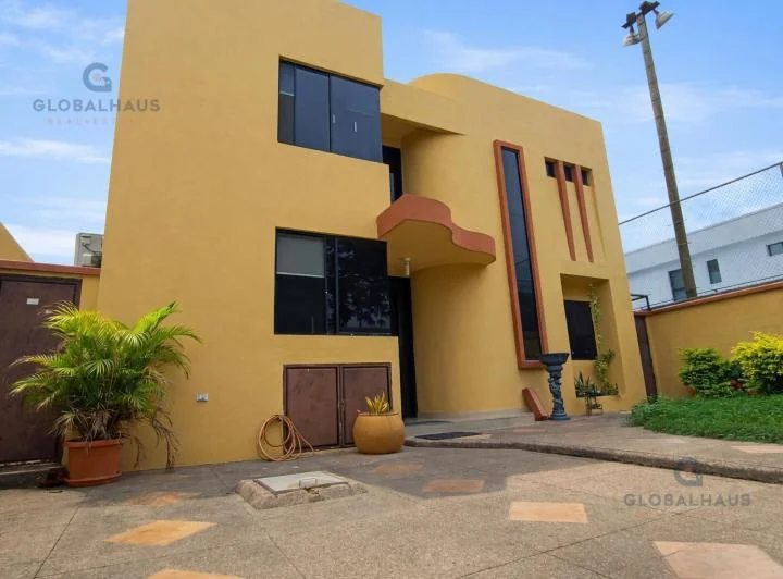 Venta Casa Urb. Santa María de Casa Grande con Piscina y Jacuzzi, La Aurora Daule, m. Z. Guayas — imagen 1