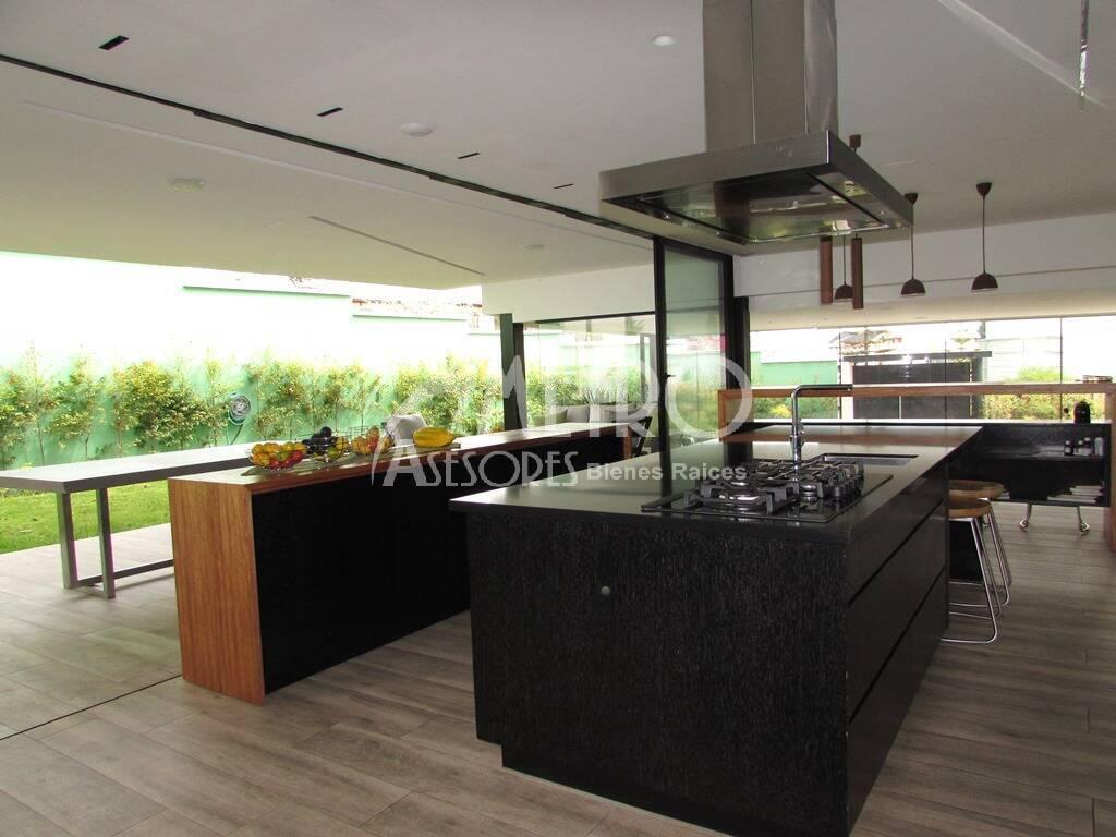 Casa en Venta 823 m² Dentro de La Urbanización El Condado — imagen 2