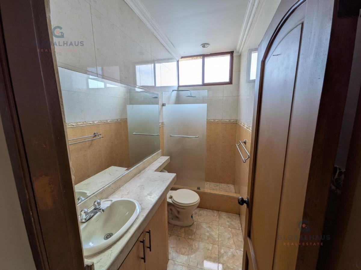 Venta de Departamento en Nueva Kennedy con 3 Habitaciones - Garaje Cerrado Privado. G. m, Guayas — imagen 2