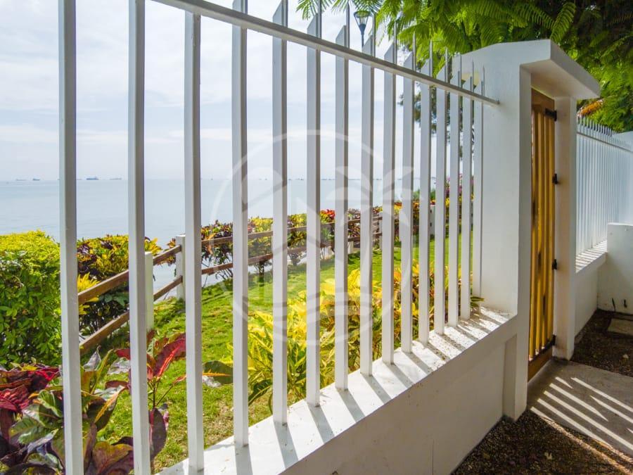 Vendo Espectacular Casa Esquinera Frente Al Mar Sector La Milina en Salinas — imagen 6