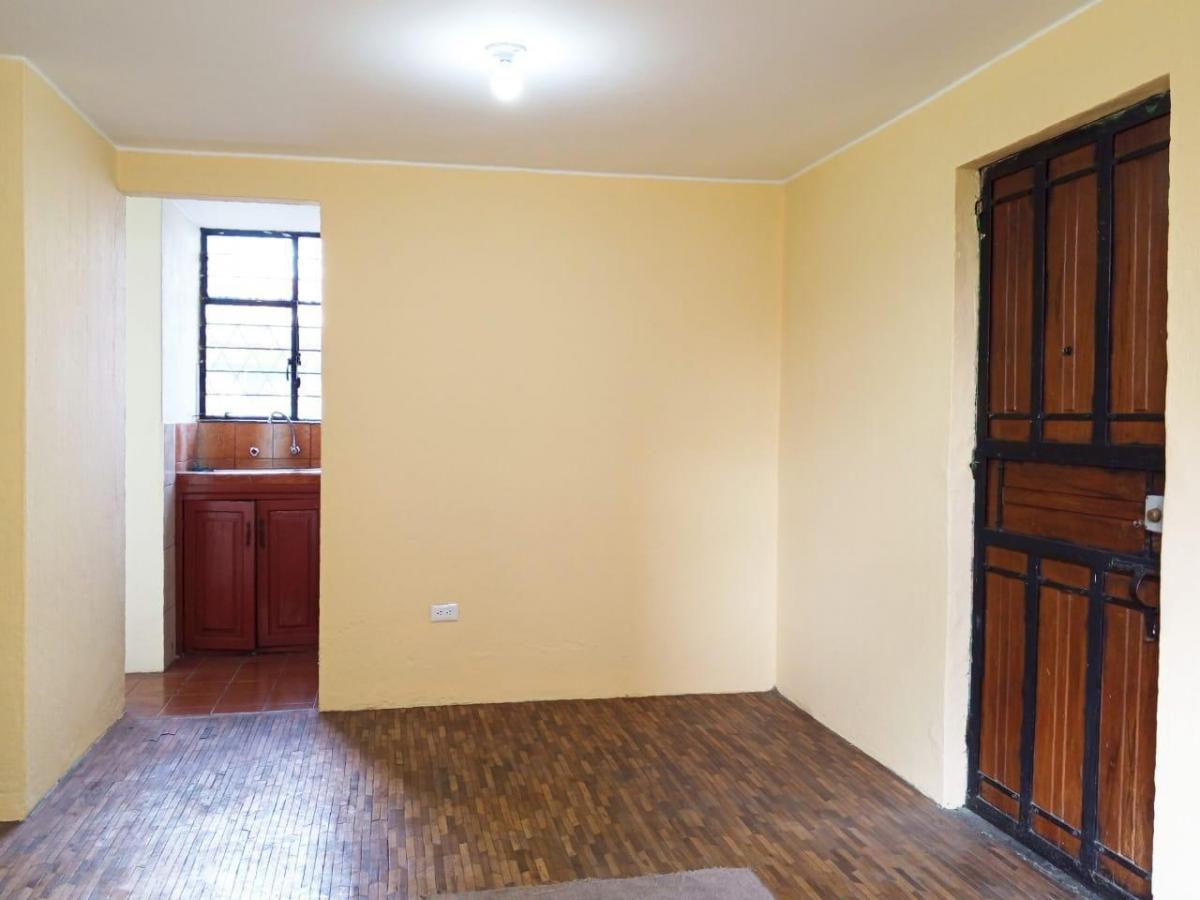 Av Teniente Huigo Ortiz Vende Departamento en Planta Baja 3 Dorm. — imagen 6